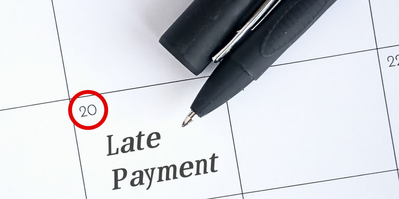 late paymentの文字が書いてある画像